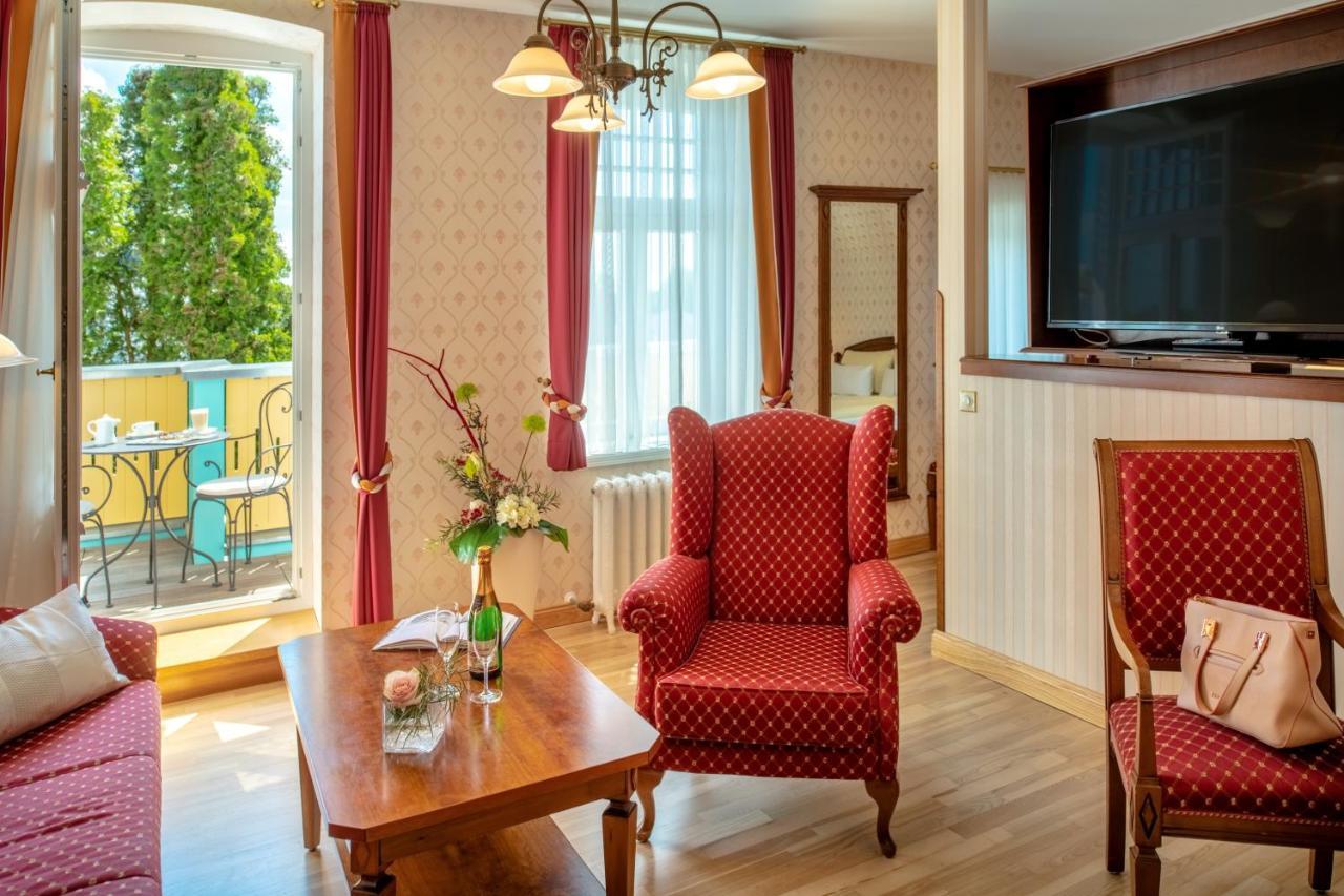 Recknitztal-Hotel マルロー エクステリア 写真
